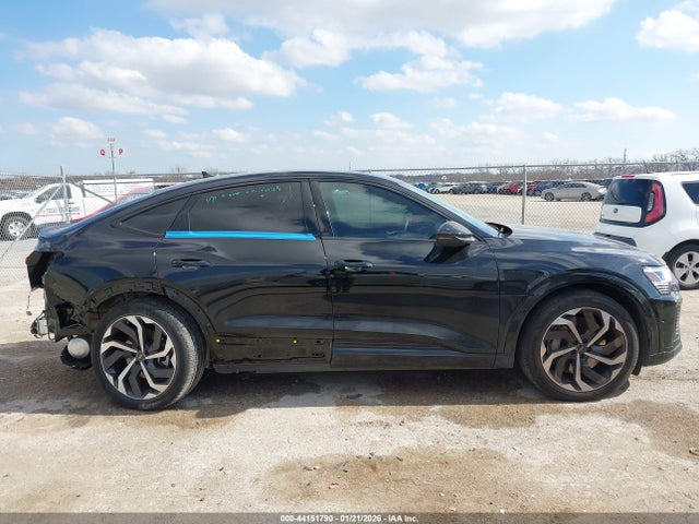 Aukcja sprzedaży 2024 Audi Q8 E-tron S Line Prestige Quattro, vin: WA1DAAGE3RB042745, numer aukcji: 44151790