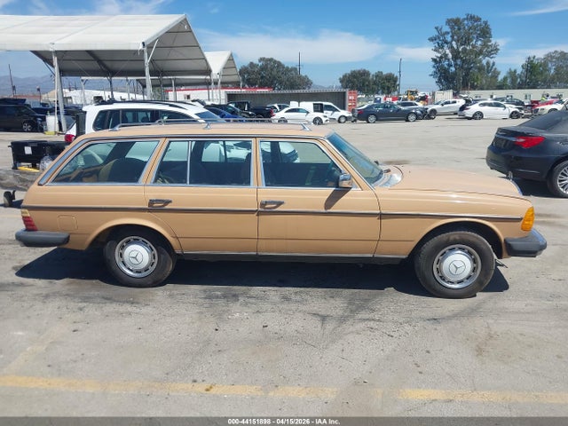 44151898 :رقم المزاد ، 12319012010011 vin ، 1979 Mercedes Benz 300 مزاد بيع