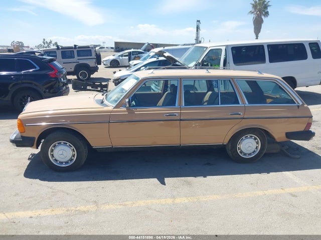 44151898 :رقم المزاد ، 12319012010011 vin ، 1979 Mercedes Benz 300 مزاد بيع