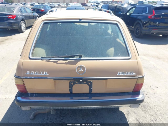 44151898 :رقم المزاد ، 12319012010011 vin ، 1979 Mercedes Benz 300 مزاد بيع