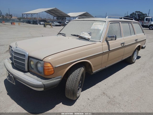 44151898 :رقم المزاد ، 12319012010011 vin ، 1979 Mercedes Benz 300 مزاد بيع
