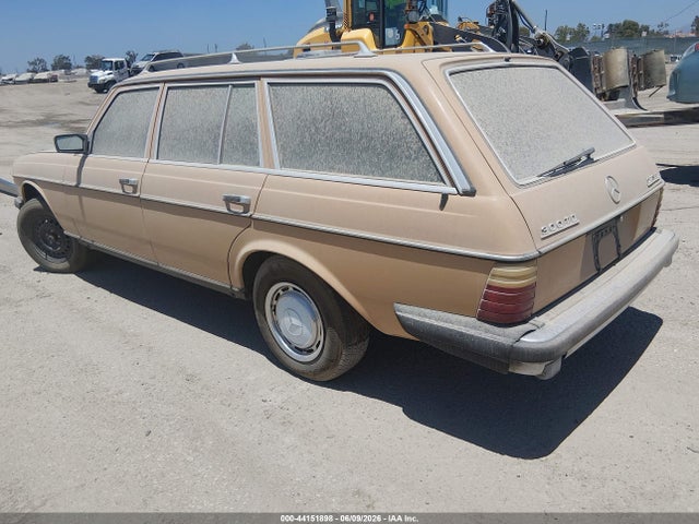 44151898 :رقم المزاد ، 12319012010011 vin ، 1979 Mercedes Benz 300 مزاد بيع