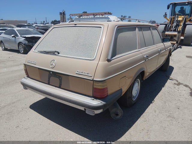 44151898 :رقم المزاد ، 12319012010011 vin ، 1979 Mercedes Benz 300 مزاد بيع