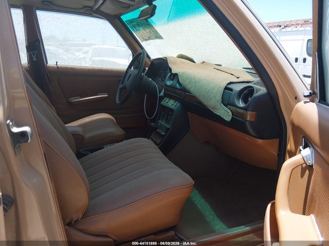 44151898 :رقم المزاد ، 12319012010011 vin ، 1979 Mercedes Benz 300 مزاد بيع