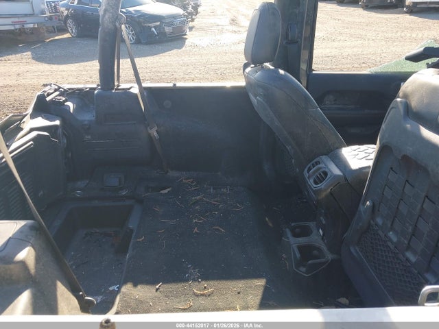 1C4HJXCN9JW301803 Jeep Wrangler Rubicon 4x4