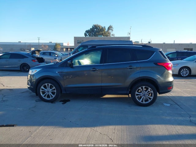 1FMCU9HD6KUB63112 Ford ESCAPE SEL