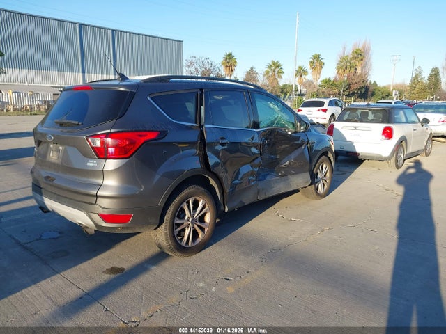 1FMCU9HD6KUB63112 Ford ESCAPE SEL