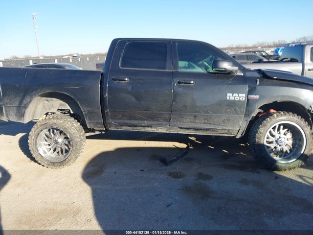 44152138 :رقم المزاد ، 1C6RR7MT7JS111037 vin ، 2018 Ram 1500 Sport مزاد بيع