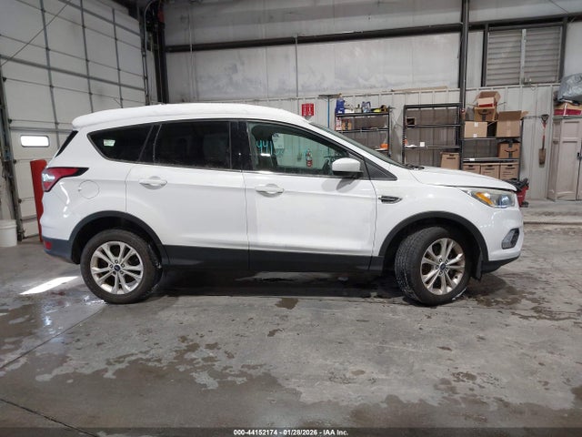1FMCU9GD5HUC25108 Ford ESCAPE SE