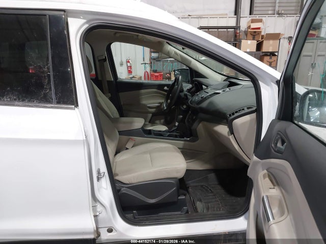 1FMCU9GD5HUC25108 Ford ESCAPE SE