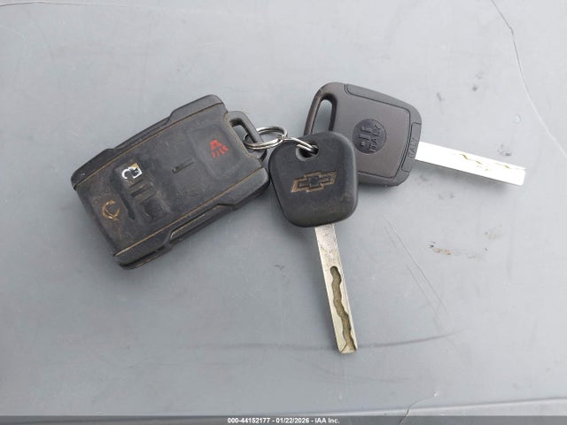 1GCVKREC0JZ109773 Chevrolet Silverado 1500 1lt
