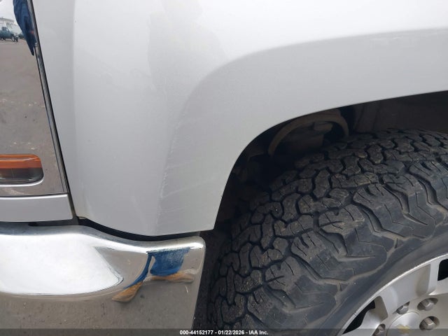 1GCVKREC0JZ109773 Chevrolet Silverado 1500 1lt