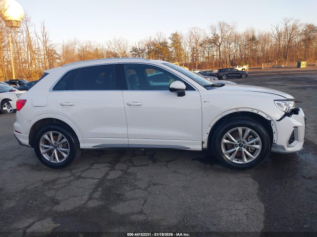 44152331 :رقم المزاد ، WA1DECF38P1105986 vin ، 2023 Audi Q3 Premium 45 Tfsi S Line Quattro Tiptronic مزاد بيع
