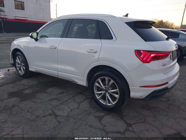 2023 AUDI Q3 WA1DECF38P1105986 Photo 2