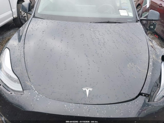 44152392 :رقم المزاد ، 7SAYGDEEXSF288627 vin ، 2025 Tesla Model Y Long Range Dual Motor All-wheel Drive مزاد بيع