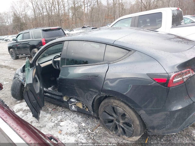 44152392 :رقم المزاد ، 7SAYGDEEXSF288627 vin ، 2025 Tesla Model Y Long Range Dual Motor All-wheel Drive مزاد بيع