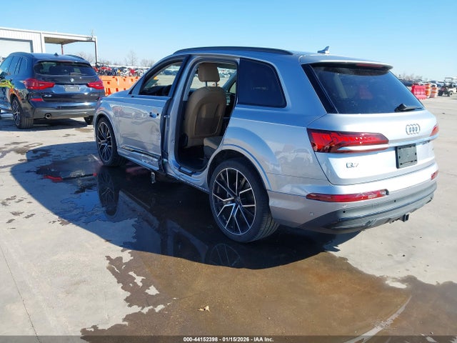 2020 AUDI Q7 WA1VXAF7XLD006178 Photo 2