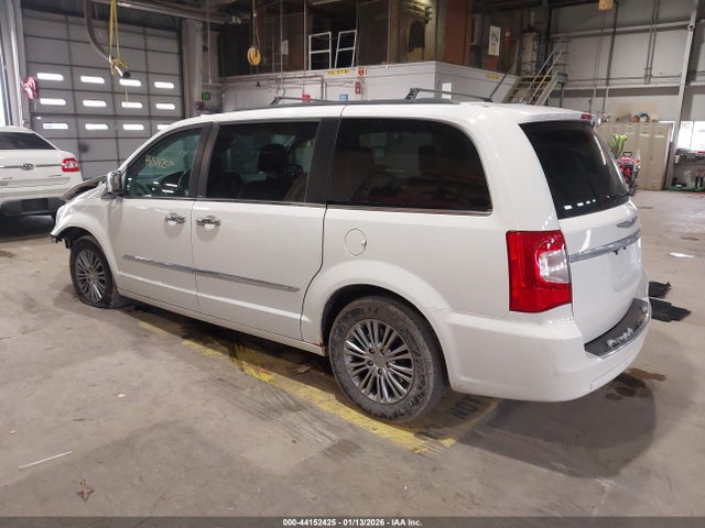 2013 CHRYSLER TOWN & COUNTRY 2C4RC1CGXDR558284 Photo 2