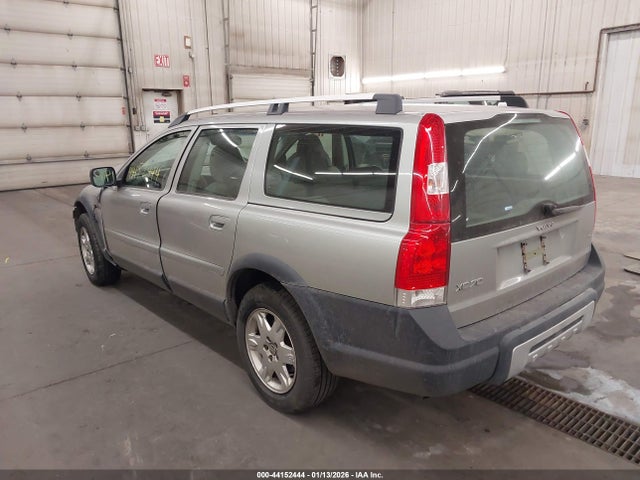 2005 VOLVO XC70 YV1SZ592651175302 Photo 2