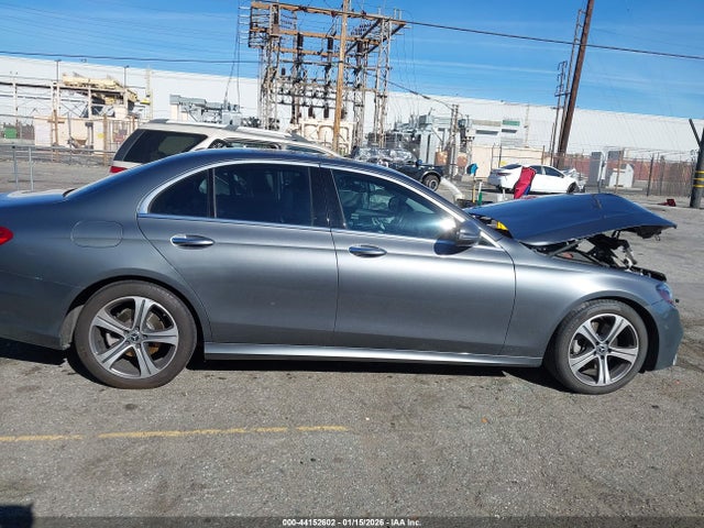 Mercedes-Benz E 300 2018 WDDZF4JB3JA378859 Image 12
