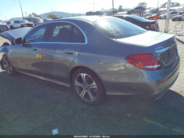 Mercedes-Benz E 300 2018 WDDZF4JB3JA378859 Image 3