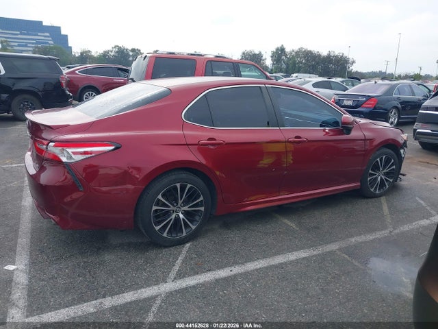 4T1B11HK2JU652092 Toyota CAMRY SE