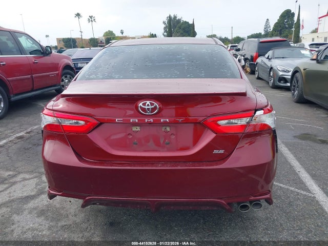 4T1B11HK2JU652092 Toyota CAMRY SE