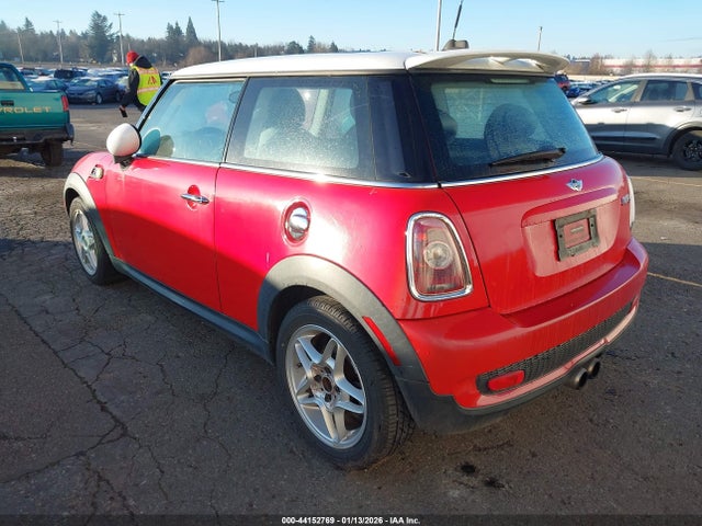 2010 MINI COOPER S WMWMF7C5XATX41110 Photo 2