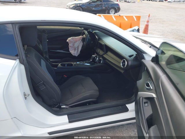 2019 CHEVROLET CAMARO 1G1FB1RX2K0137155 Photo 4