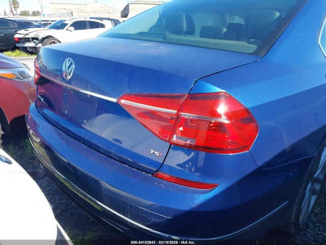 1VWDT7A36HC000098 Volkswagen Passat 1.8t R-line