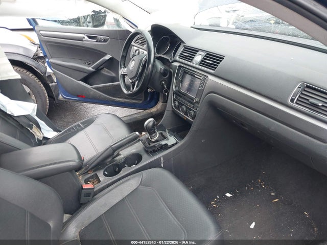 1VWDT7A36HC000098 Volkswagen Passat 1.8t R-line