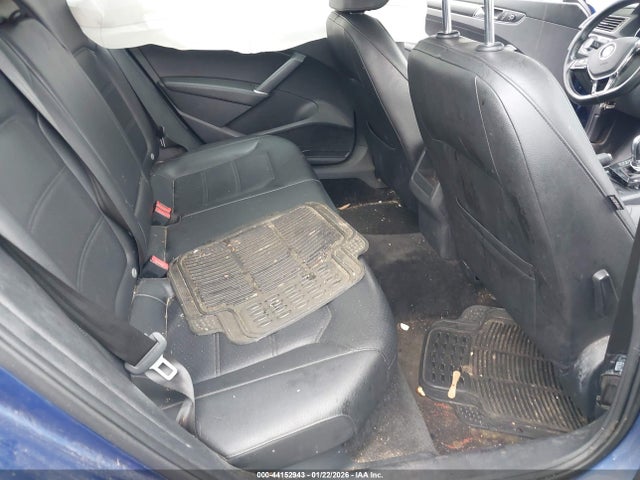 1VWDT7A36HC000098 Volkswagen Passat 1.8t R-line