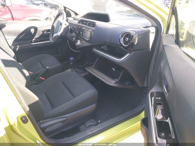 JTDKDTB37G1132084 Toyota Prius C Two