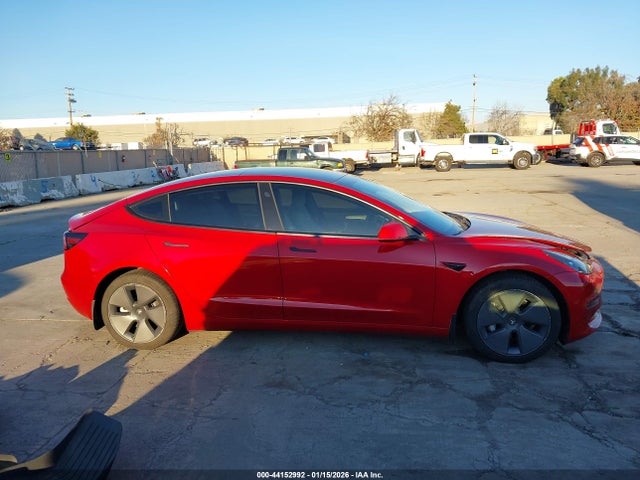 44152992 :رقم المزاد ، 5YJ3E1EB3NF132564 vin ، 2022 Tesla Model 3 Long Range Dual Motor All-wheel Drive مزاد بيع