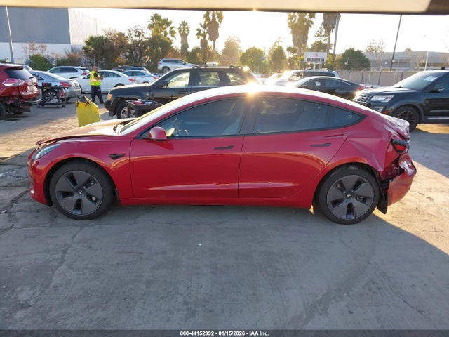 44152992 :رقم المزاد ، 5YJ3E1EB3NF132564 vin ، 2022 Tesla Model 3 Long Range Dual Motor All-wheel Drive مزاد بيع