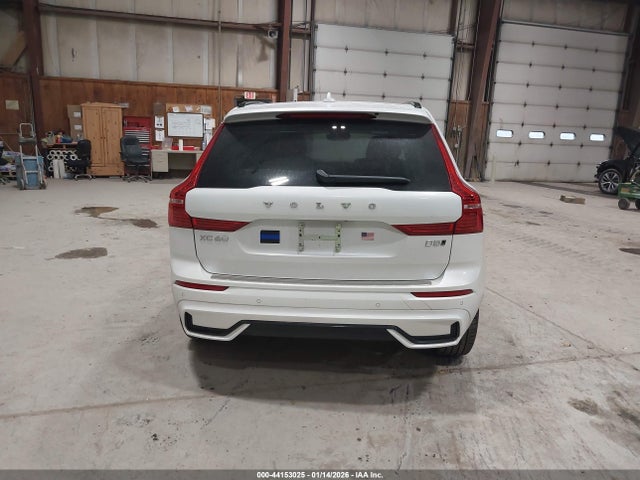 2024 Volvo Xc60 B5 Core Dark Theme მანქანა იყიდება აუქციონზე, vin: YV4L12RK5R1783587, აუქციონის ნომერი: 44153025