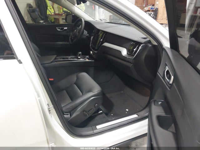 Aukcja sprzedaży 2024 Volvo Xc60 B5 Core Dark Theme, vin: YV4L12RK5R1783587, numer aukcji: 44153025