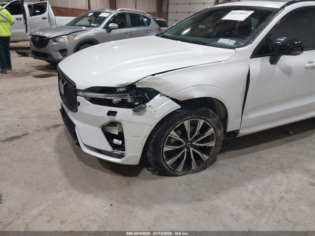 Продаж на аукціоні авто 2024 Volvo Xc60 B5 Core Dark Theme, vin: YV4L12RK5R1783587, номер лоту: 44153025
