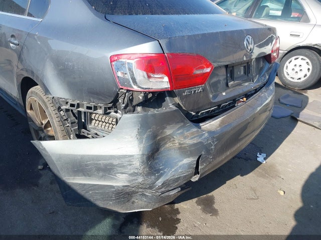 3VWD17AJ4EM439153 Volkswagen Jetta 1.8t Se