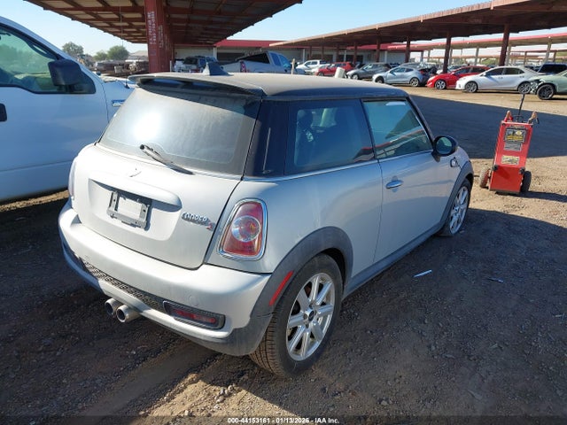 2011 MINI COOPER S WMWSV3C56BTY15109 Photo 3