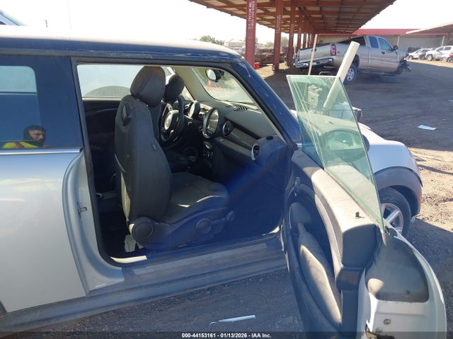 2011 MINI COOPER S WMWSV3C56BTY15109 Photo 4