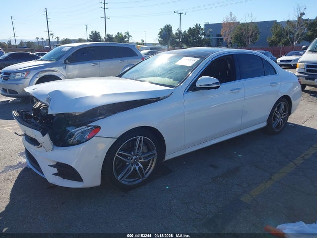 Mercedes-Benz E 300 2019 WDDZF4JB9KA551852 Image 2