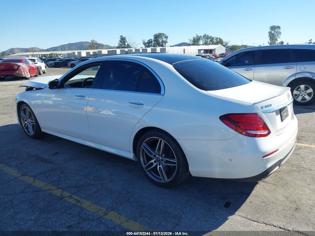 Mercedes-Benz E 300 2019 WDDZF4JB9KA551852 Image 3