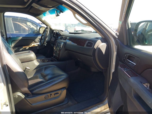 2011 GMC YUKON XL 1500 1GKS1MEF0BR170209 Photo 4