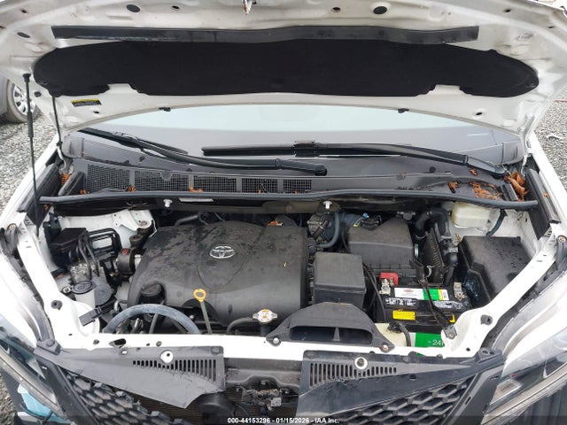 5TDXZ3DC1HS807484 Toyota Sienna Se 8 Passenger