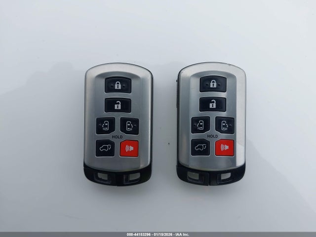5TDXZ3DC1HS807484 Toyota Sienna Se 8 Passenger