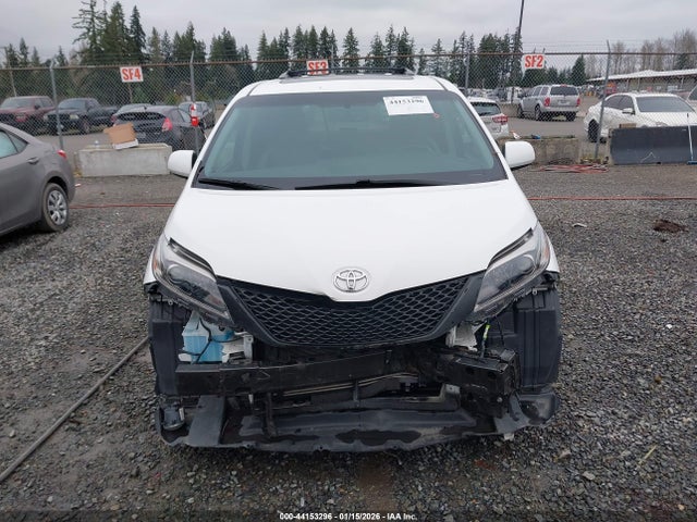 5TDXZ3DC1HS807484 Toyota Sienna Se 8 Passenger