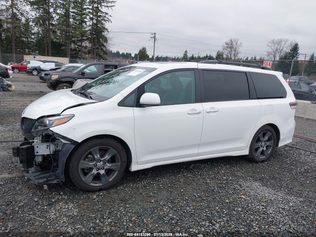 5TDXZ3DC1HS807484 Toyota Sienna Se 8 Passenger