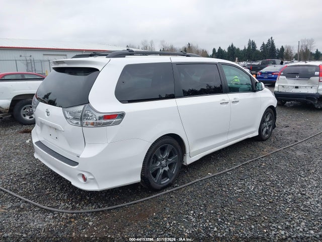 5TDXZ3DC1HS807484 Toyota Sienna Se 8 Passenger