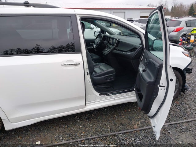 5TDXZ3DC1HS807484 Toyota Sienna Se 8 Passenger